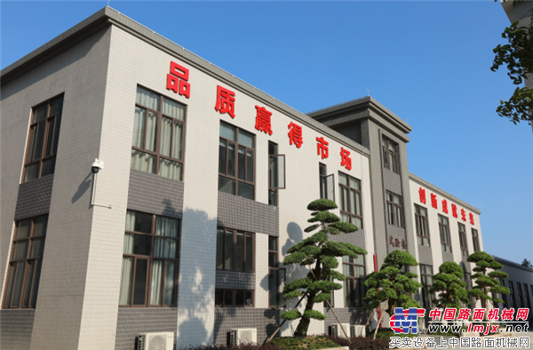 南方路机全环保商混智慧化工厂 数码驱动的绿色制造未来